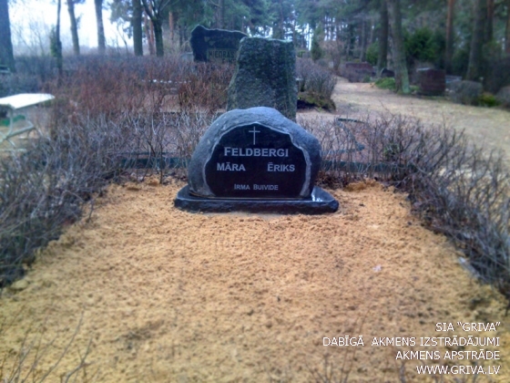 Laukakmens kapu piemineklis ar pulētu sānu