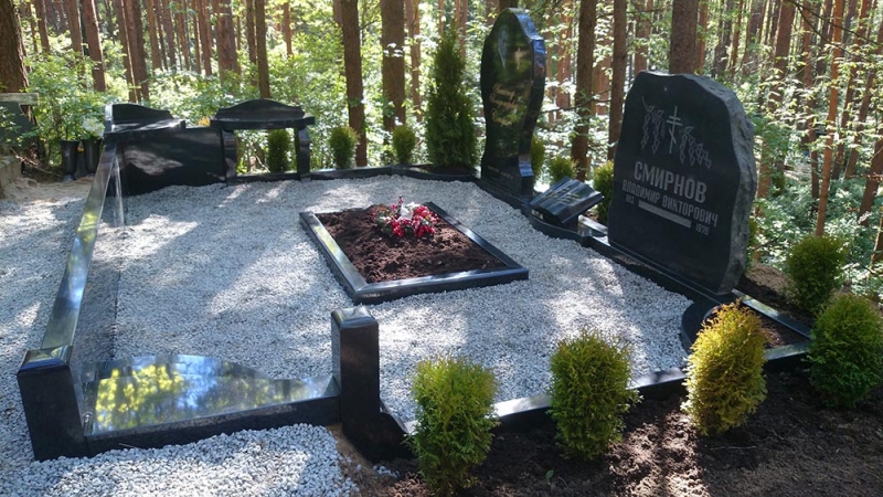 Мемориальный ансамбль на кладбище Lāčupes в Риге