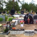 Ekskluzīvs kapu pieminekļu ansamblis ar pulētu pieminekli